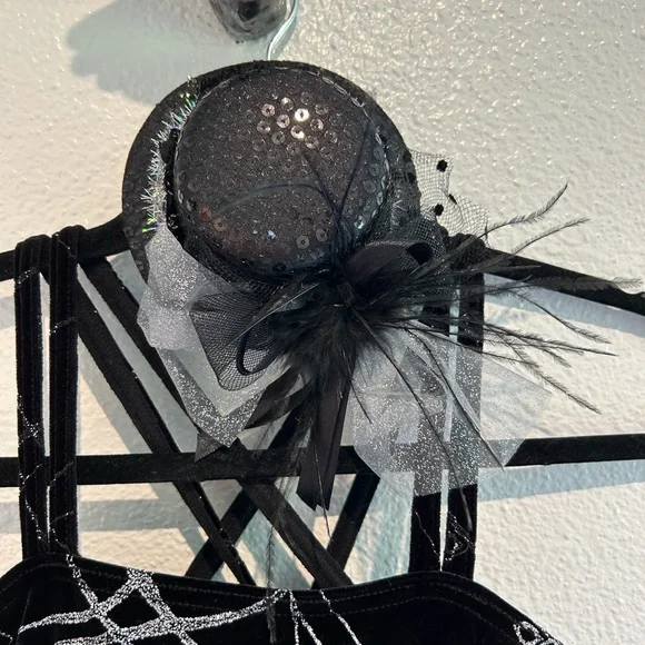 Mondor black&silver figure skating dress size petite small with matching top hat - Picture 9 of 10